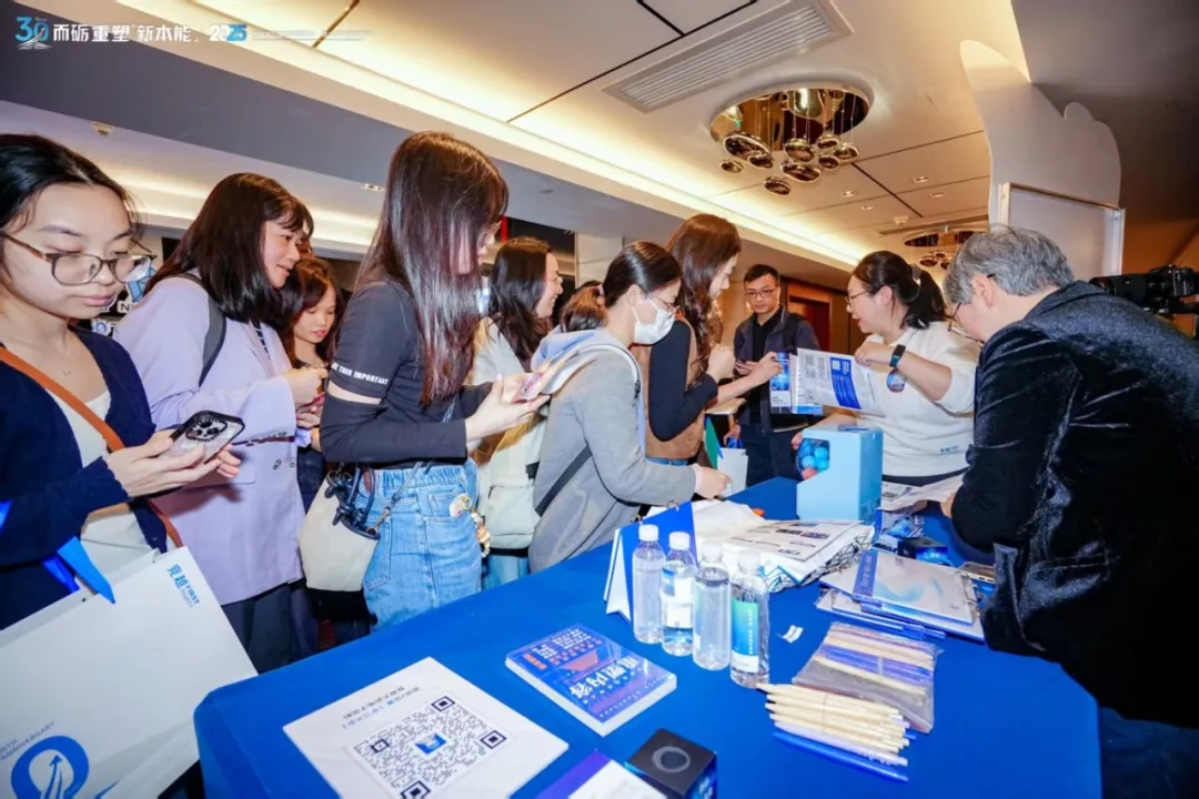 线上线下好礼持续放送 线上线下好礼持续放送